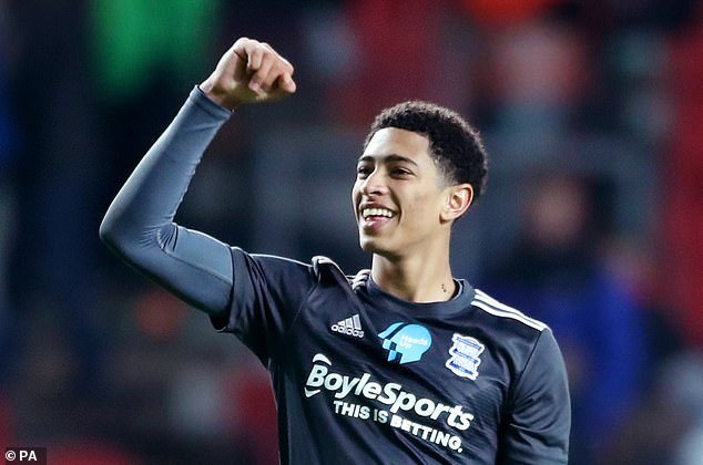 非人类身体素质！状元弗拉格90度崴脚无碍，率残阵独行侠胜篮网