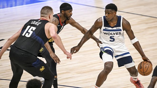 旧金山巨人在 2010、2012、2014 达成“偶数年王朝”，邦加纳成为世界大赛神话