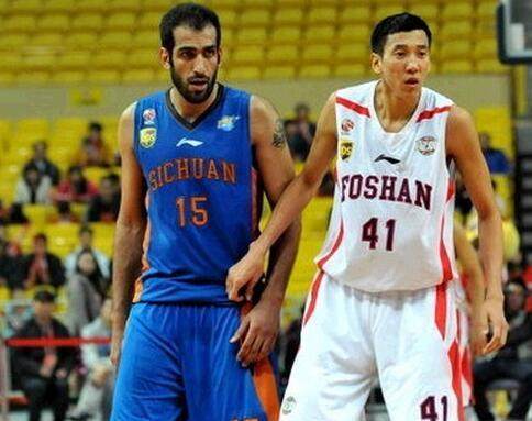 老鹰否认三换一，交易市场全线撤退！浓眉的伤，让独行侠的算盘已经落空