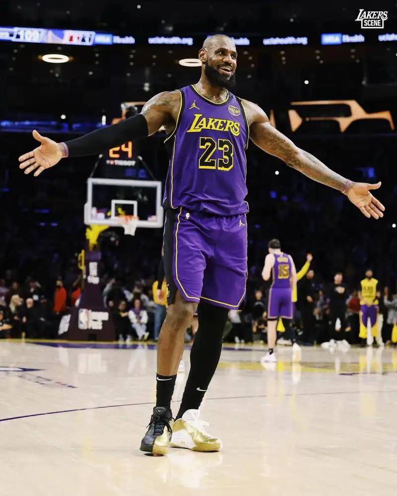 基利安·姆巴佩为冈萨洛·加西亚的进球欢呼庆祝。👏 来源：Madrid Xtra基利安·姆巴佩为冈萨洛·加西亚的进球欢呼庆祝。👏 来源：Madrid Xtra