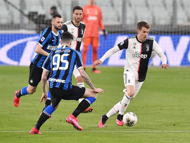 🚨 官方消息：布斯克茨·费雷尔将执法马德里竞技与皇家马德里的西班牙超级杯半决赛。 比古埃拉·巴斯克斯担任VAR裁判。 来源：Madrid Xtra