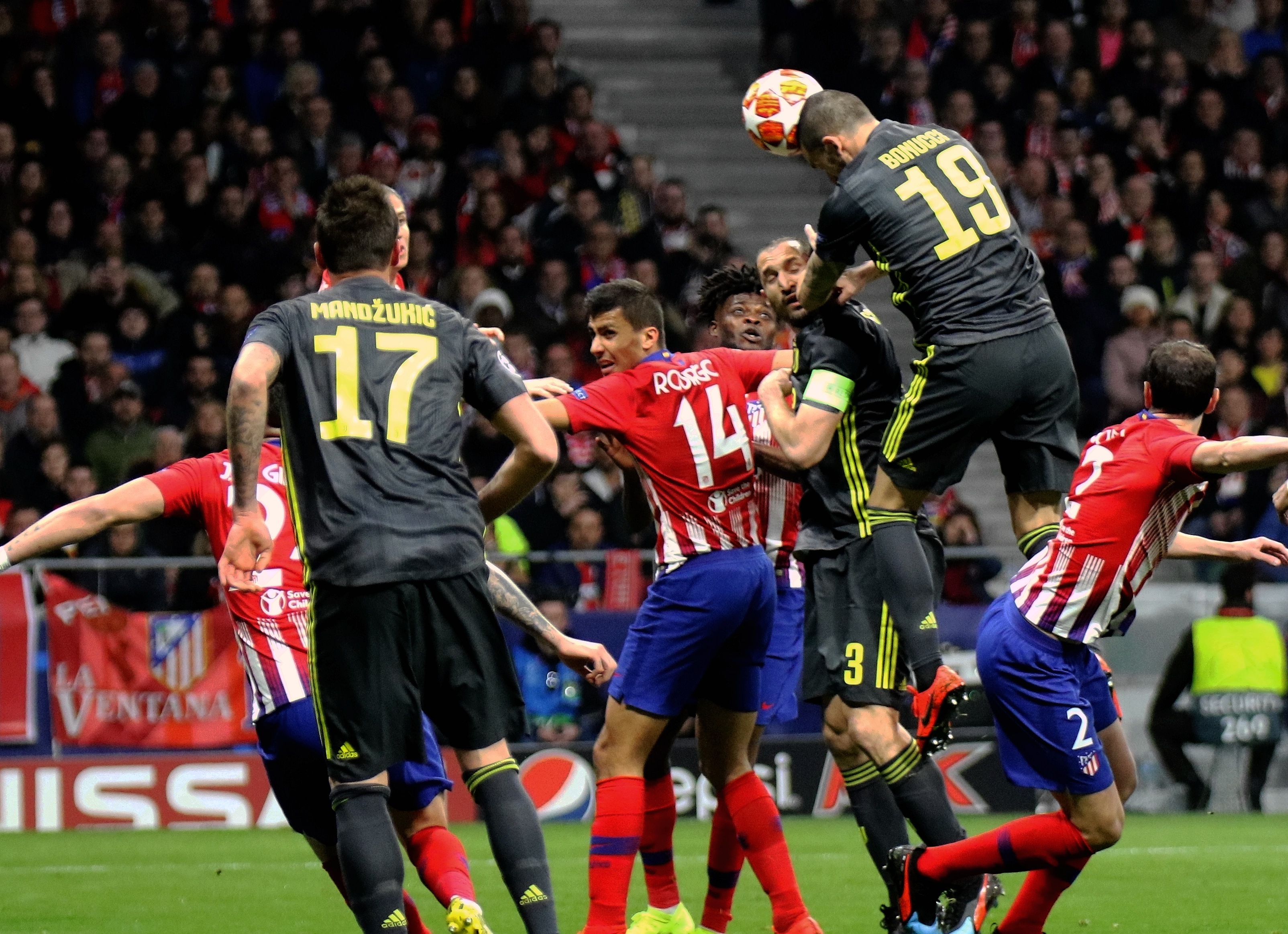 梅西决赛2助攻！率队3-1首次夺冠，一夜又创纪录：生涯47次捧杯