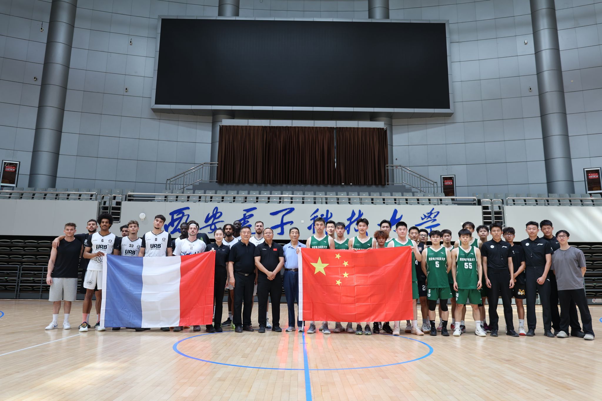 狂下三分雨！勇士首节命中8记三分，狂轰38分领先13分