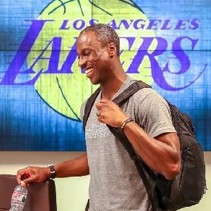 棒球与智慧场馆：解析5G网络如何提升球场内数万人的即时体验